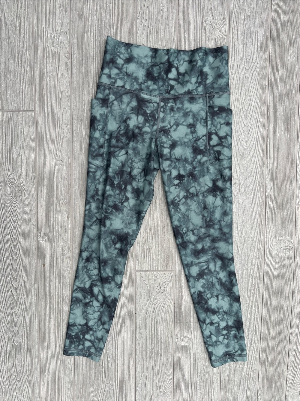 Athleta Salutation Stash Pocket II 7/8 Leggings Small Green Tie Dye High Rise